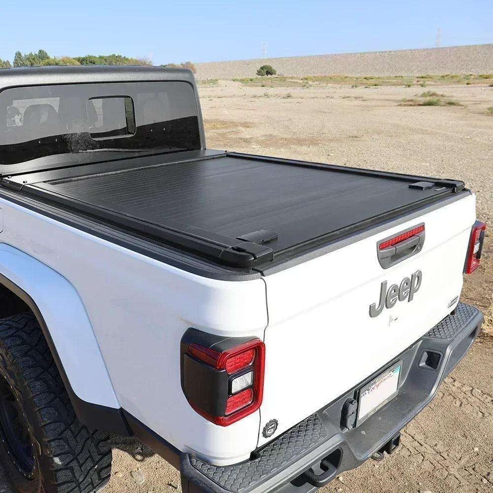 syneticusa MR retractable tonneau cover installed on Jeep Gladiator