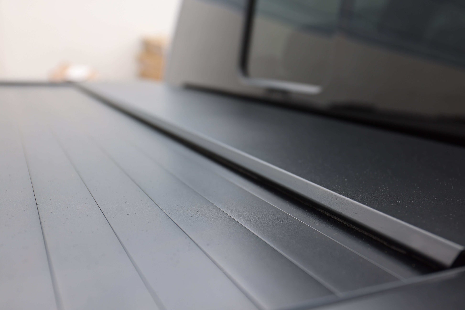 [Stealth Black] SYNETICUSA® MRB Retractable PRO Tonneau Cover